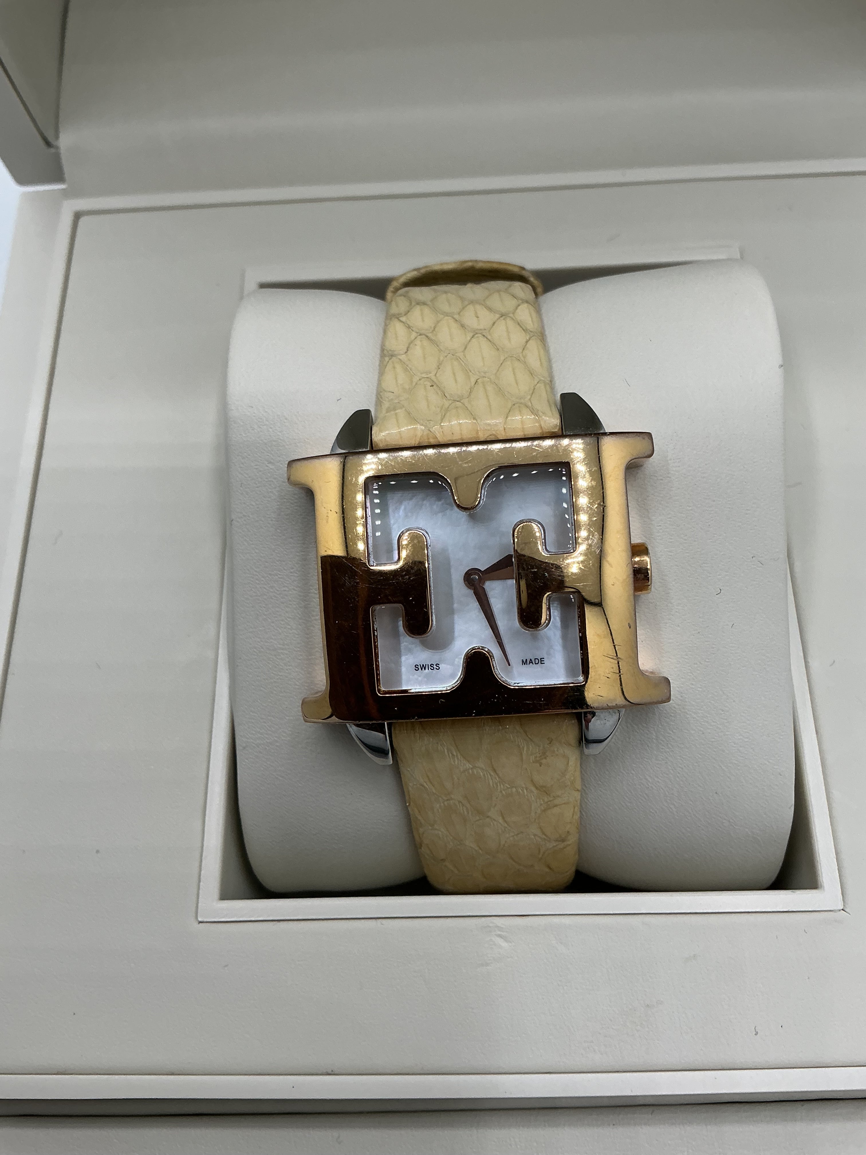 Escada Damenuhr, Gold