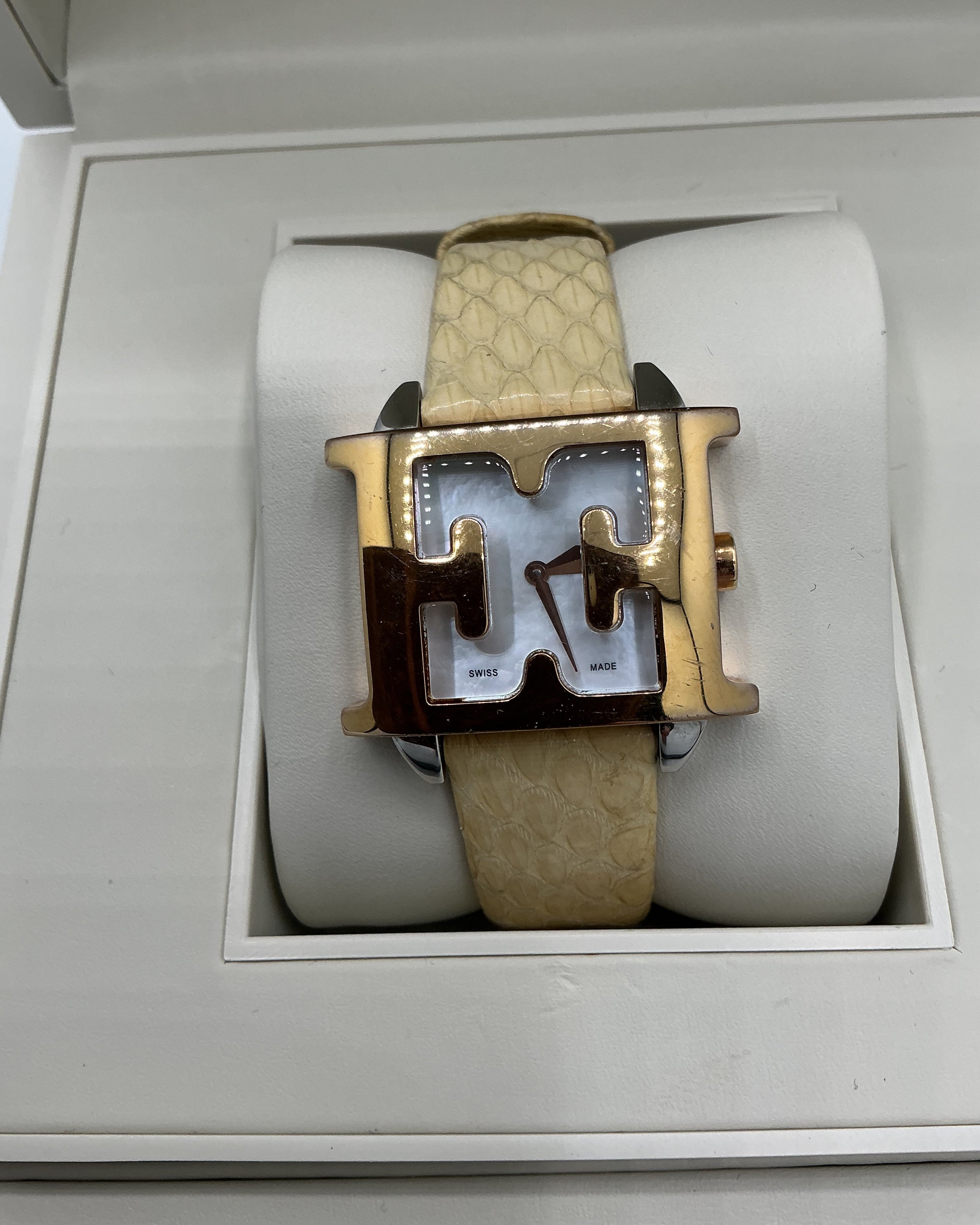 Escada Damenuhr, Beige
